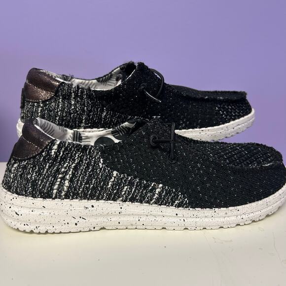 Hey Dude Women’s 8- Wendy stitch Buffalo, black white silver, NWT no‎ box - Picture 1 of 6